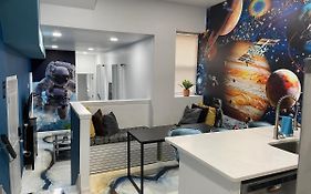 The Space Place - 2 Bedroom Apt With Memory Foam Mattresses Built For Relaxation